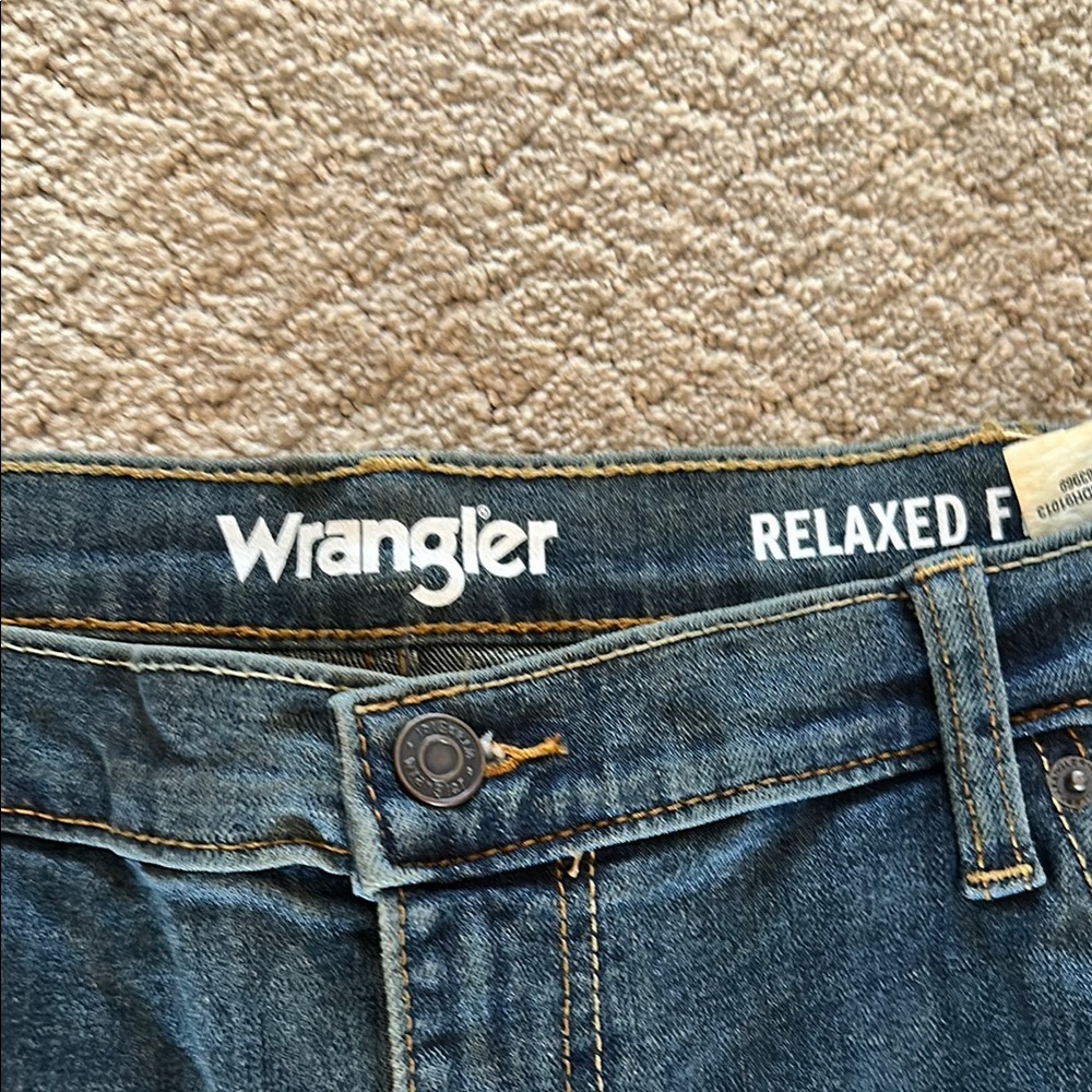 NWT Wrangler Men's Dark Blue Relaxed Jeans - Picture 4 of 7